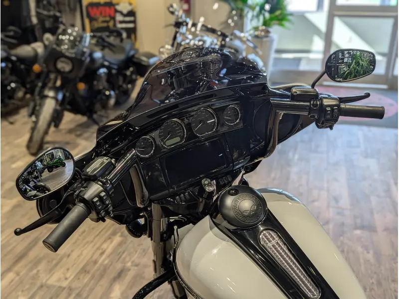 2020 Harley-Davidson Street Glide Special // Stone Washed White Pearl thumbnail 8