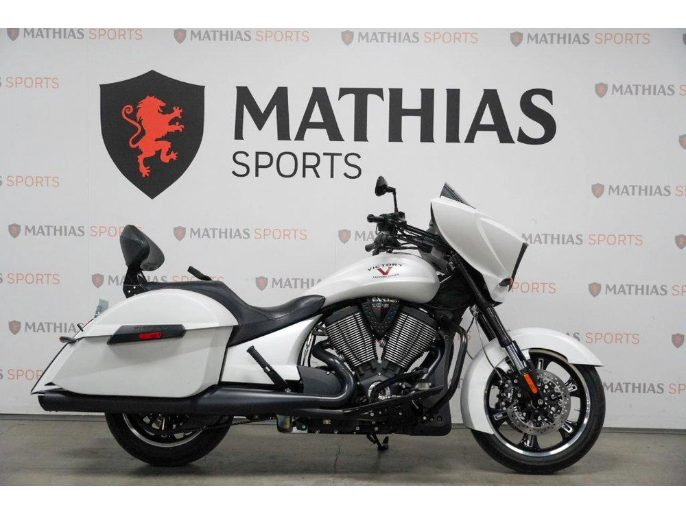 Victory Motorcycles Cross Country 2016 alt