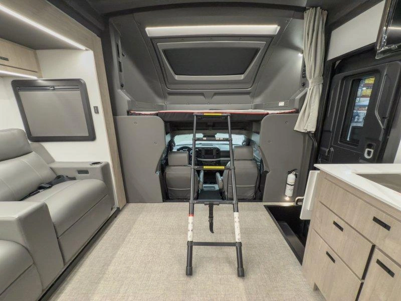Grand Design Lineage 31zw 2027 alt
