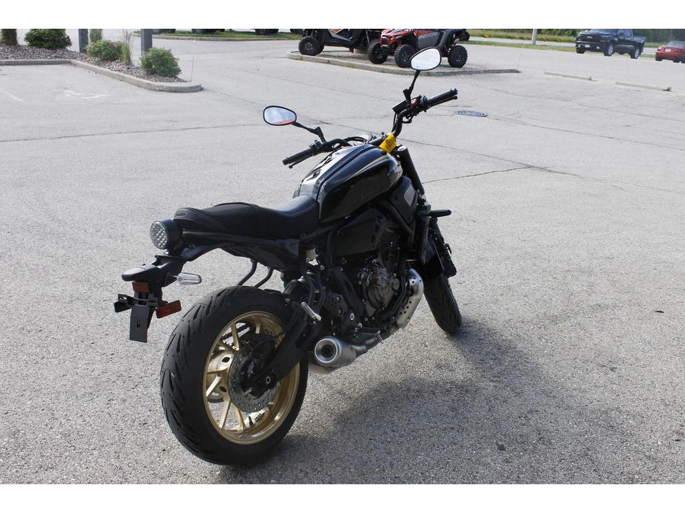 2026 Yamaha Xsr700 alt