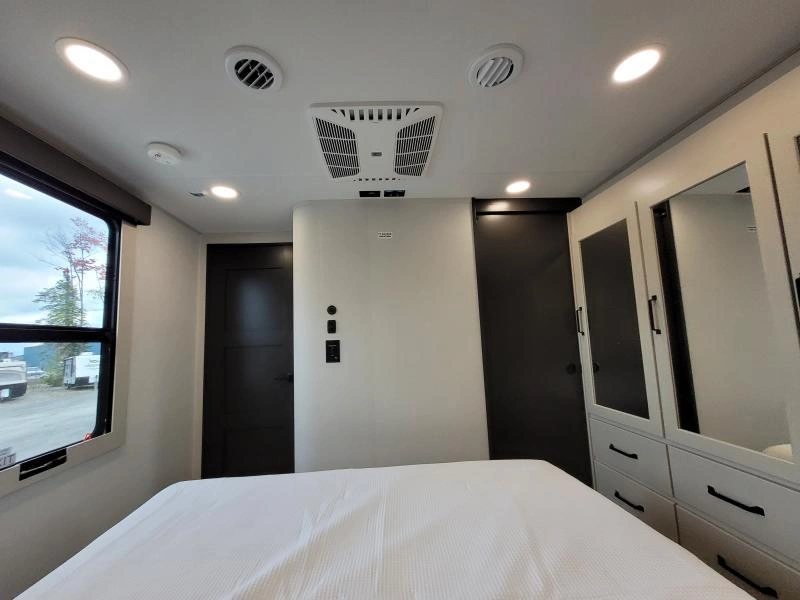 Grand Design Momentum 395ms 2026 alt