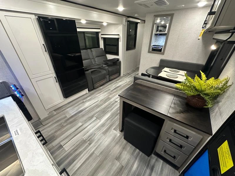 2027 Jayco Jay Feather 23rk alt