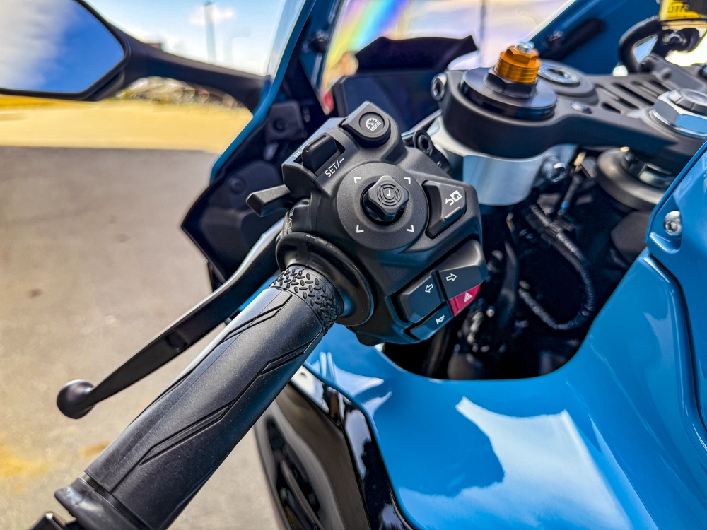 2026 Yamaha R7 alt