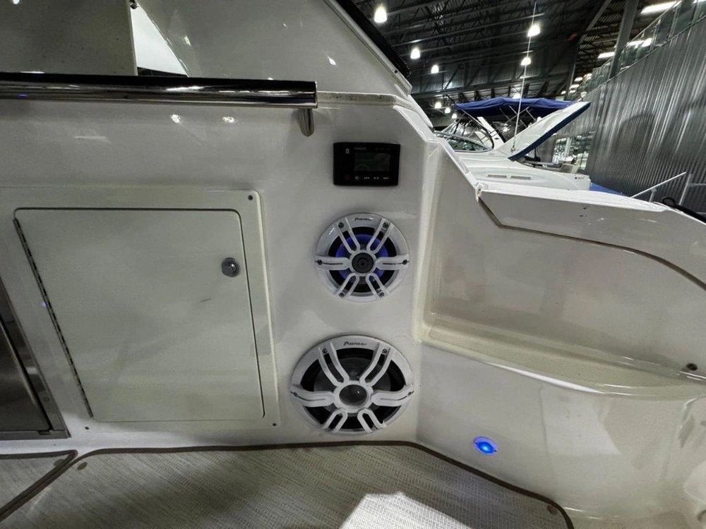 Regal 32 Express 2017 alt