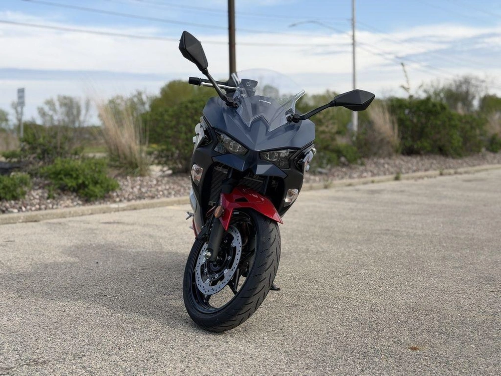 2026 Kawasaki Ninja® 500 Abs Metallic Matte Twilight Blue alt