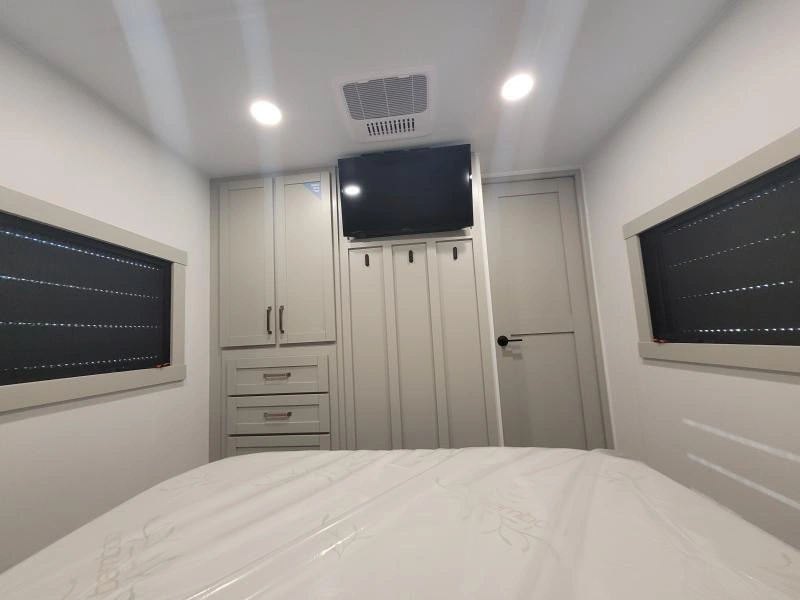 2026 Brinkley Model Z Z2670 alt
