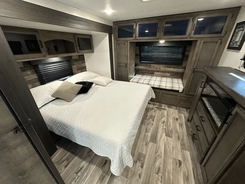 2023 Venture RV Sporttrek 312VBH thumbnail 39