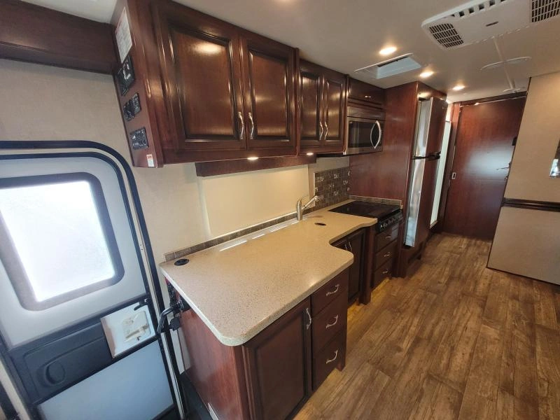 2017 Fleetwood Jamboree 31u alt