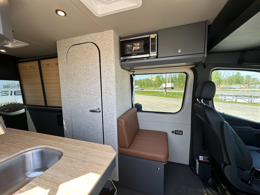 2027 Uwagen Série 4 Overland alt