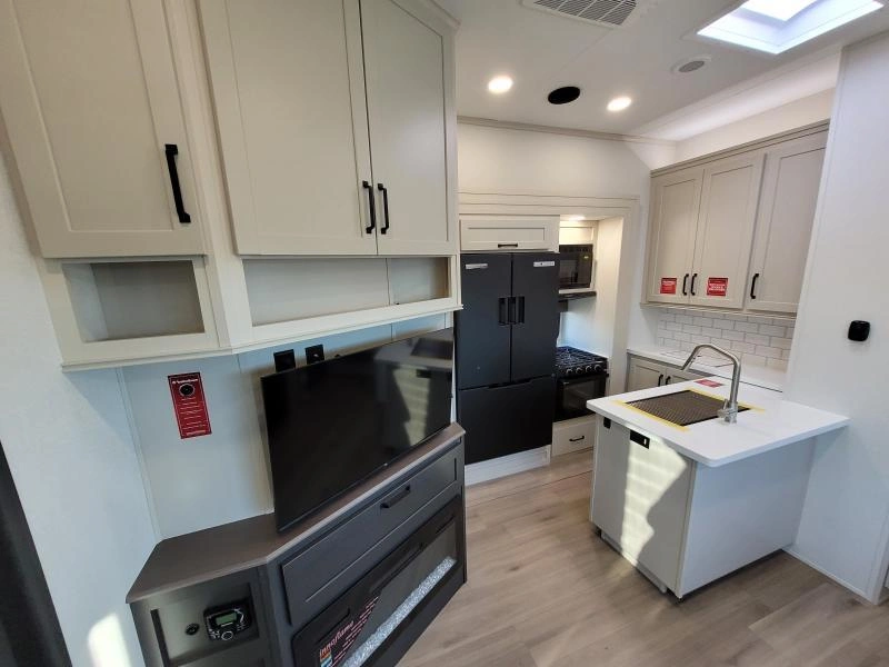Grand Design Momentum 320g 2026 alt