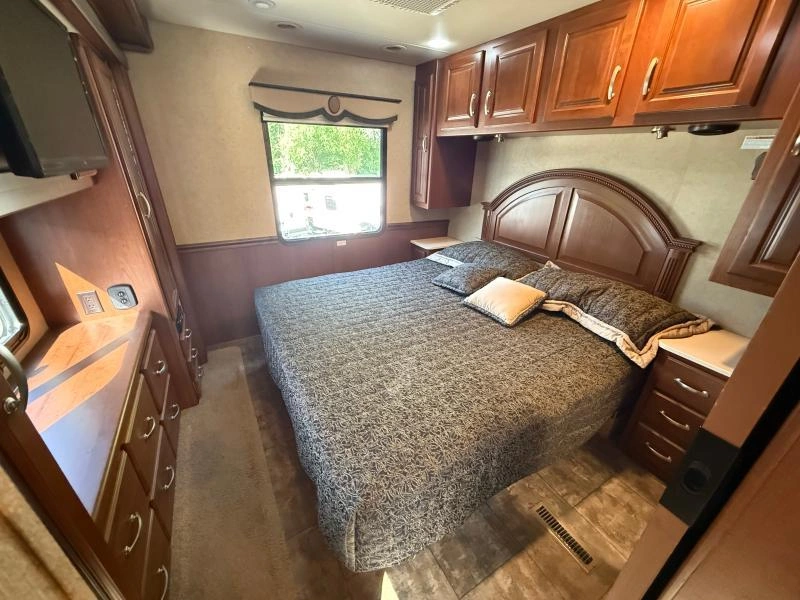Thor Motor Coach Challenger 37kt 2015 alt