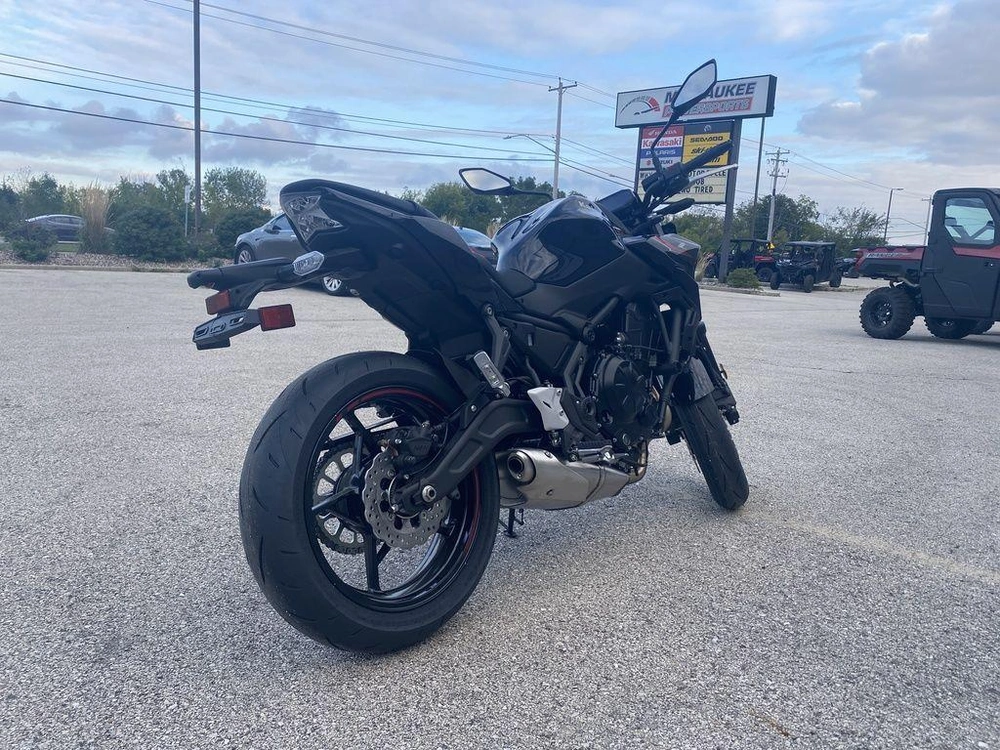 2025 Kawasaki Z650 alt
