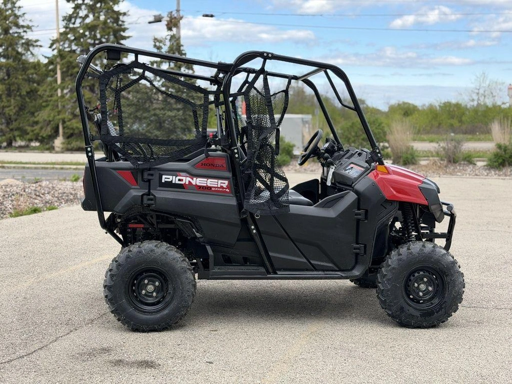 2026 Honda Pioneer 700 alt