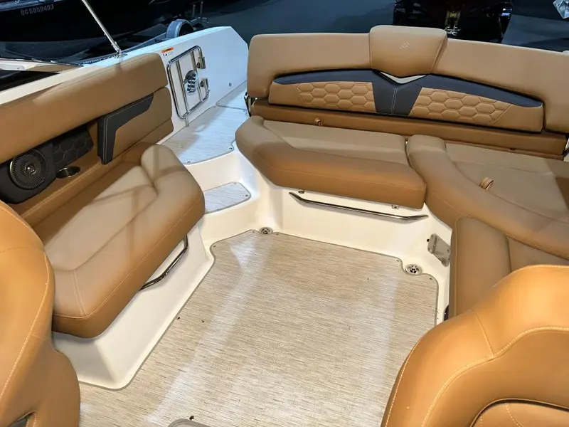 2024 Four Winns HD5 MERCRUISER 6.2L / BRAVO 3