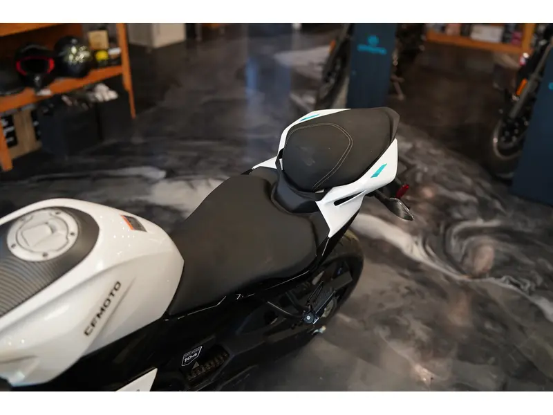 2024 CFMOTO 300 SS thumbnail 14