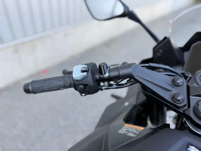 2025 Suzuki GSX-8R thumbnail 9