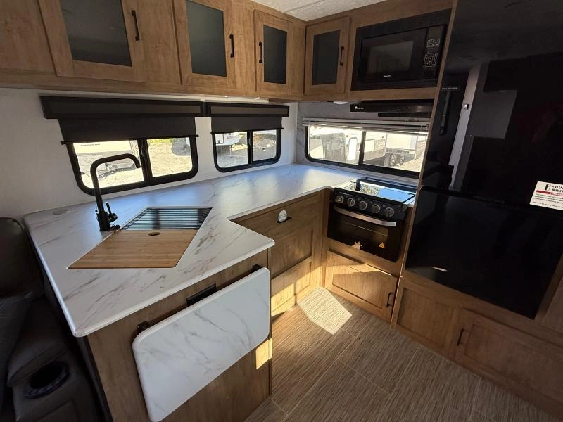 Coachmen Freedom Express 274rks 2025 alt