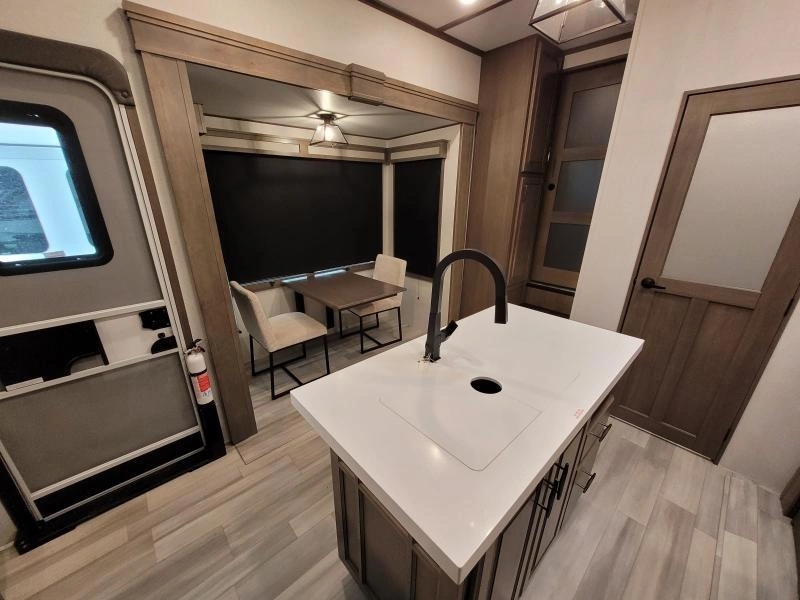 Grand Design Solitude 380fl 2023 alt
