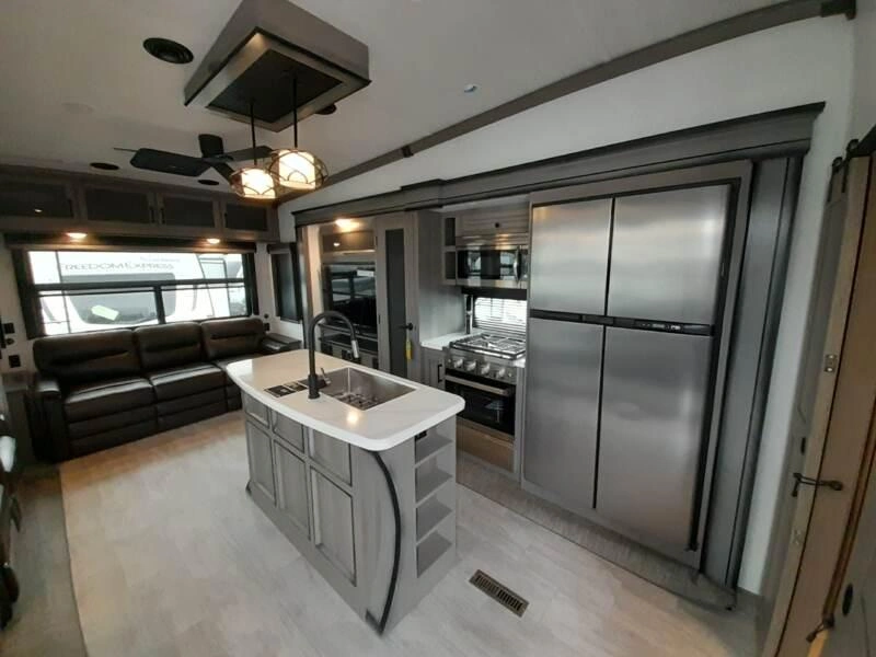 Keystone Rv Montana 3857br 2023 alt