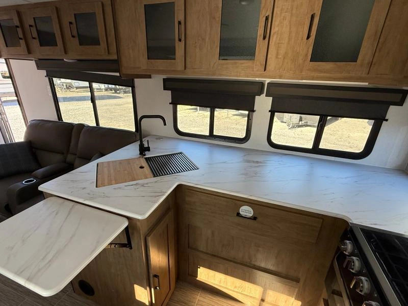 Coachmen Freedom Express 274rks 2025 alt