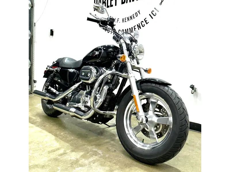 2011 Harley-Davidson Sportster XL 1200 thumbnail 2