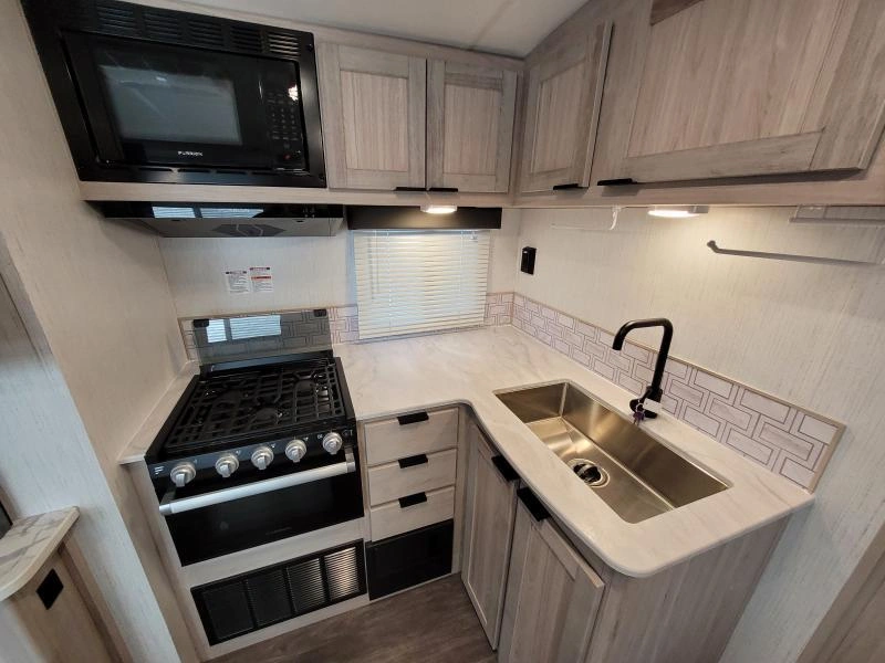 2022 Cruiser Rv Shadow Cruiser 239rb alt