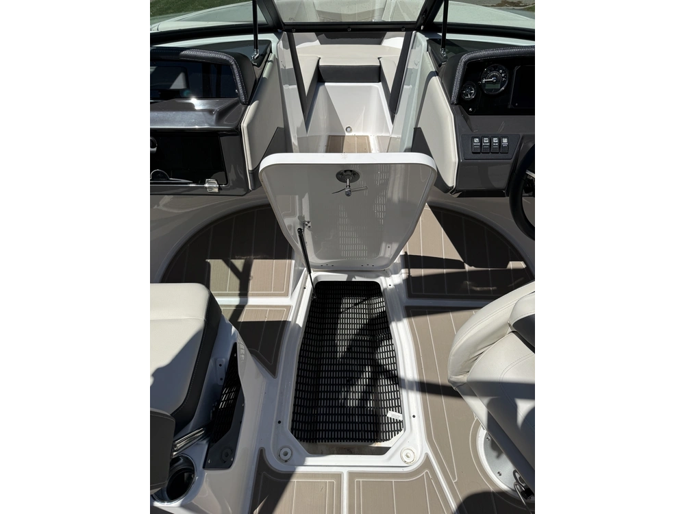 2025 Monterey Boats M20 Series alt
