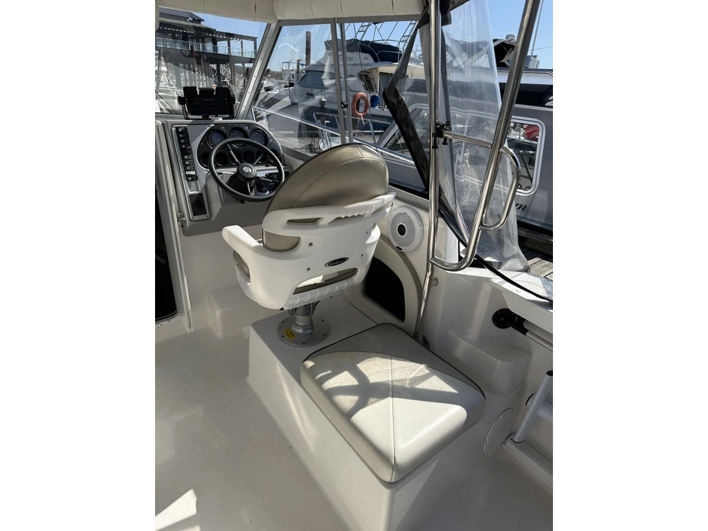 2010 Campion 682 Explorer alt
