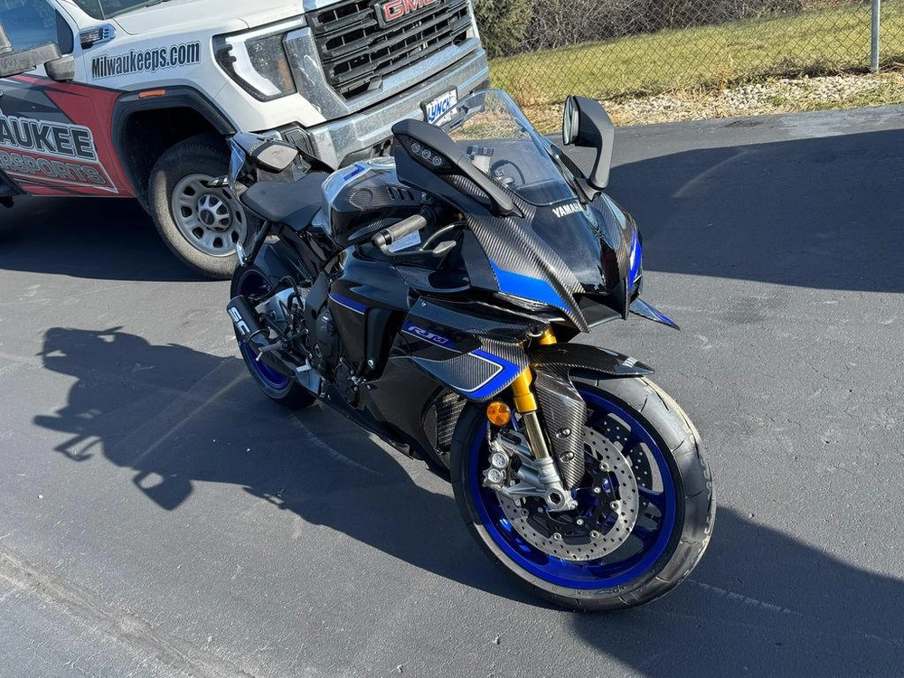 2025 Yamaha Yzf-r1m alt