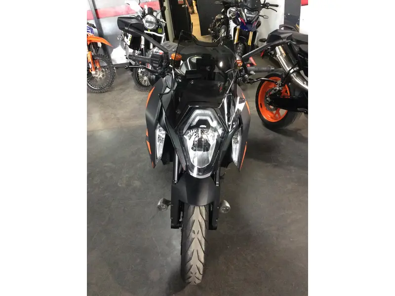 2016 KTM SUPERDUKE1290GT thumbnail 7