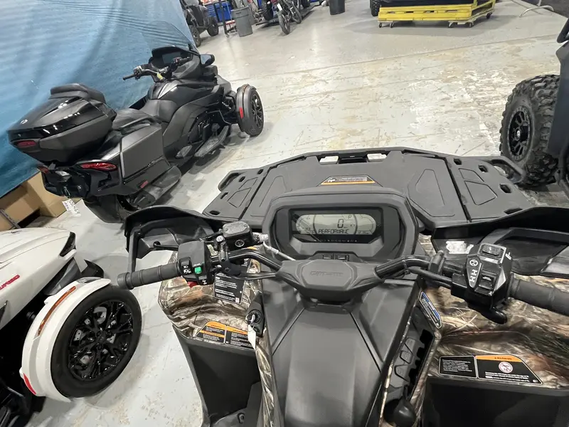 2025 Can-Am OUTLANDER 1000 XT thumbnail 9