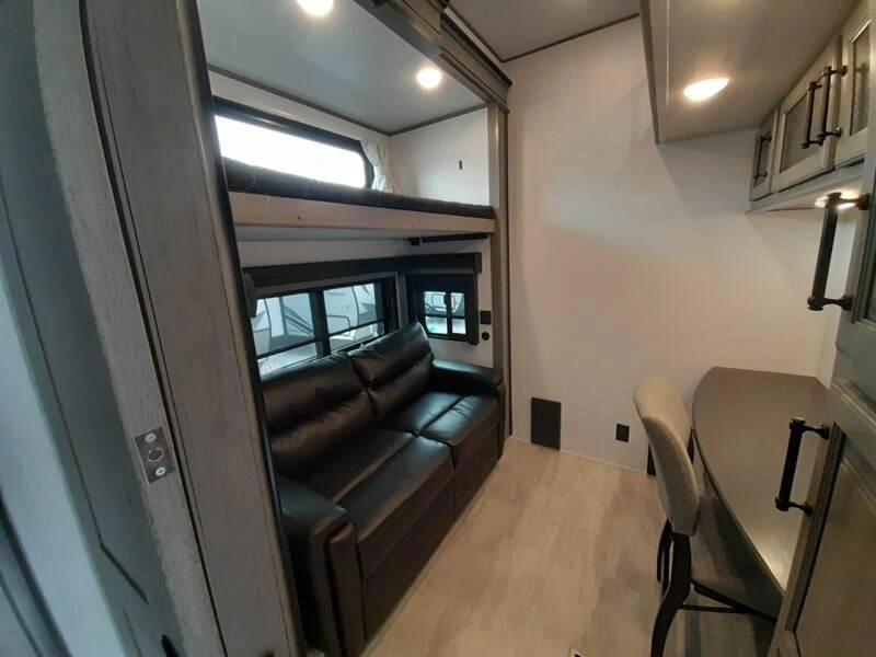 Keystone Rv Montana 3857br 2023 alt