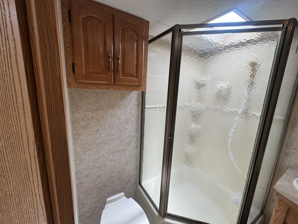 2006 Keystone Rv Montana 329rlt alt