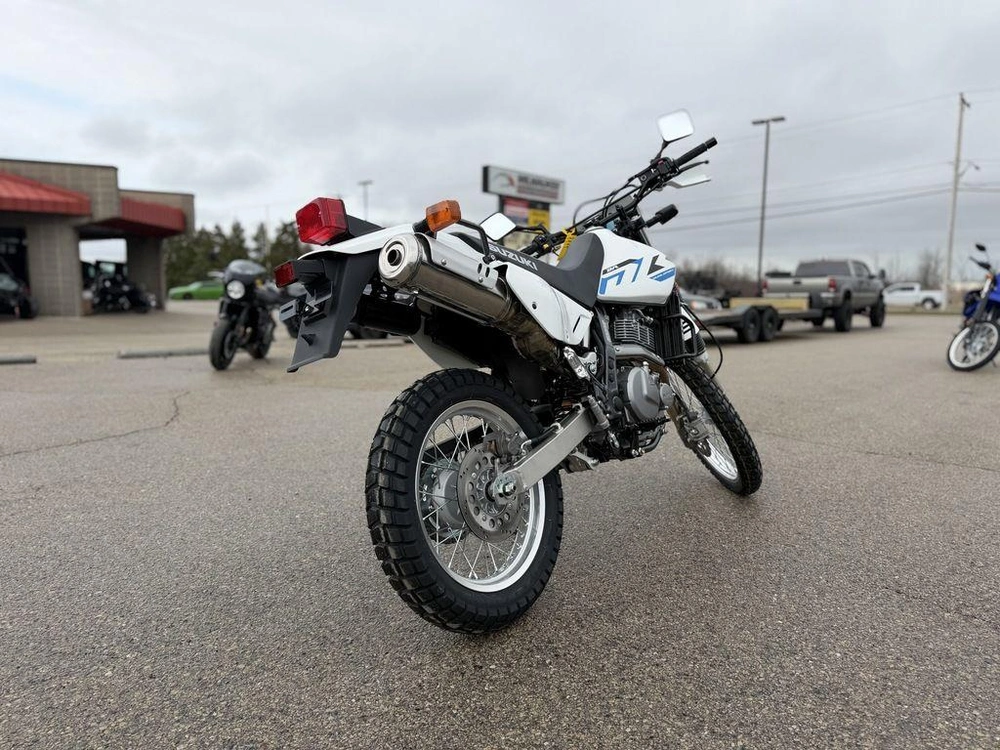 2026 Suzuki Dr650s alt