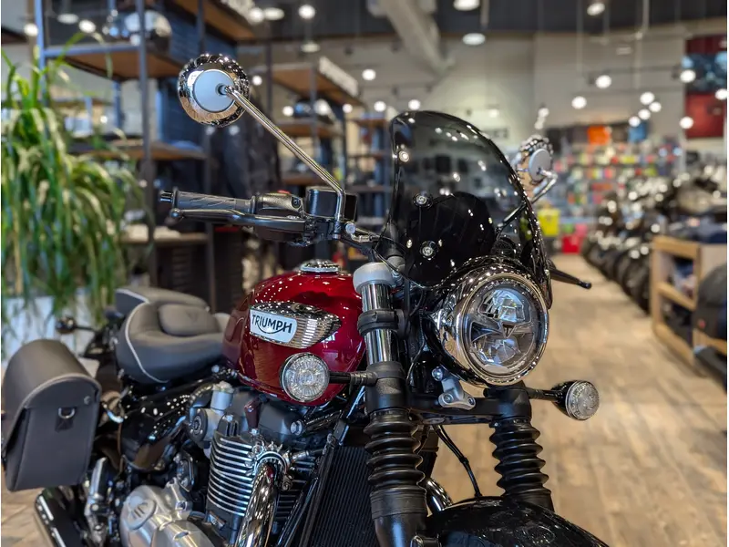 2023 Triumph Bonneville Speedmaster // Cordovan Red thumbnail 3
