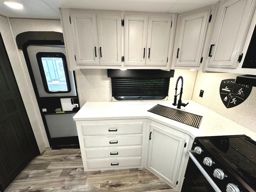 2022 Venture Rv Sporttrek 272vrk alt