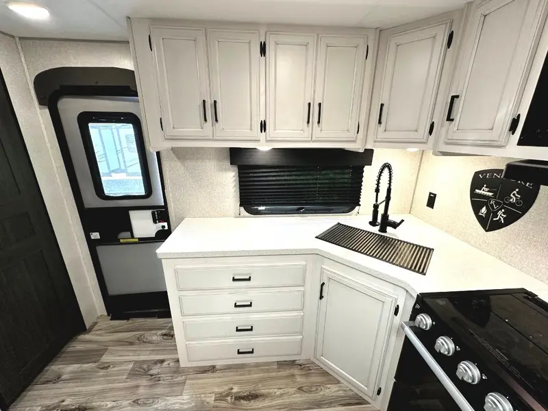 2022 Venture RV Sporttrek 272VRK thumbnail 13