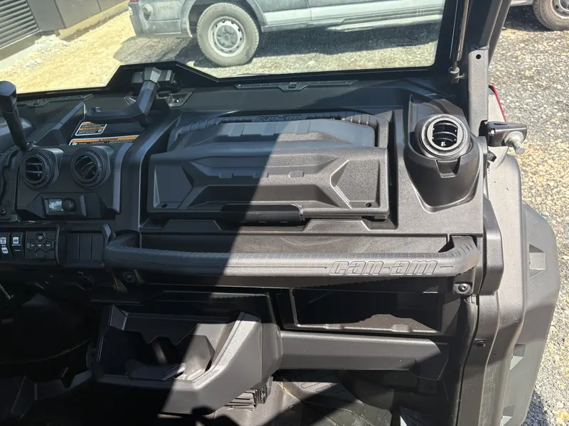 2024 Can-Am Defender Limited HD10 thumbnail 10