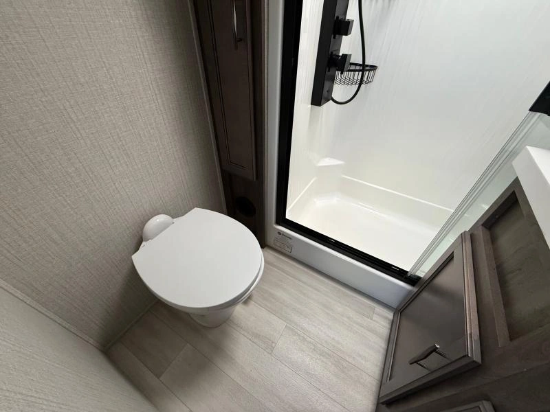 Grand Design Solitude 378mbs 2022 alt