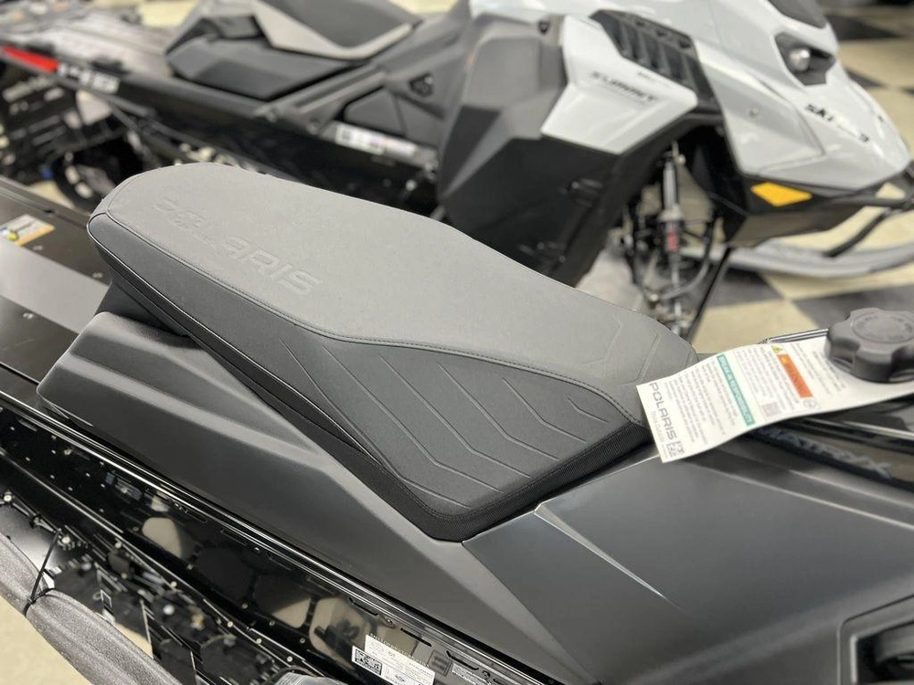 2026 Polaris 850 Indy Xc 137 Gloss Black / Blue Dusk alt