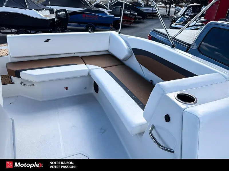 2025 Starcraft SVX 171 OB 90HP  deck boat bateau Ponté thumbnail 14