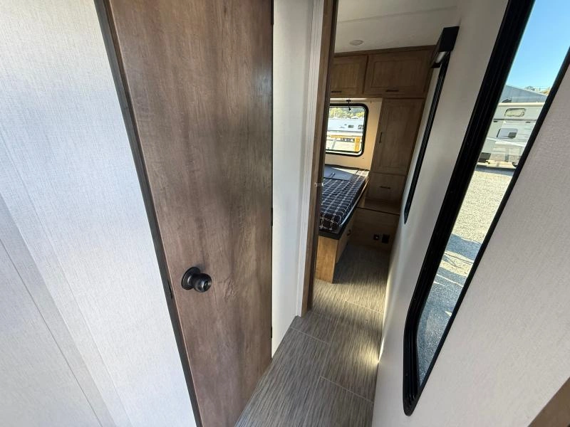 Coachmen Freedom Express 274rks 2025 alt