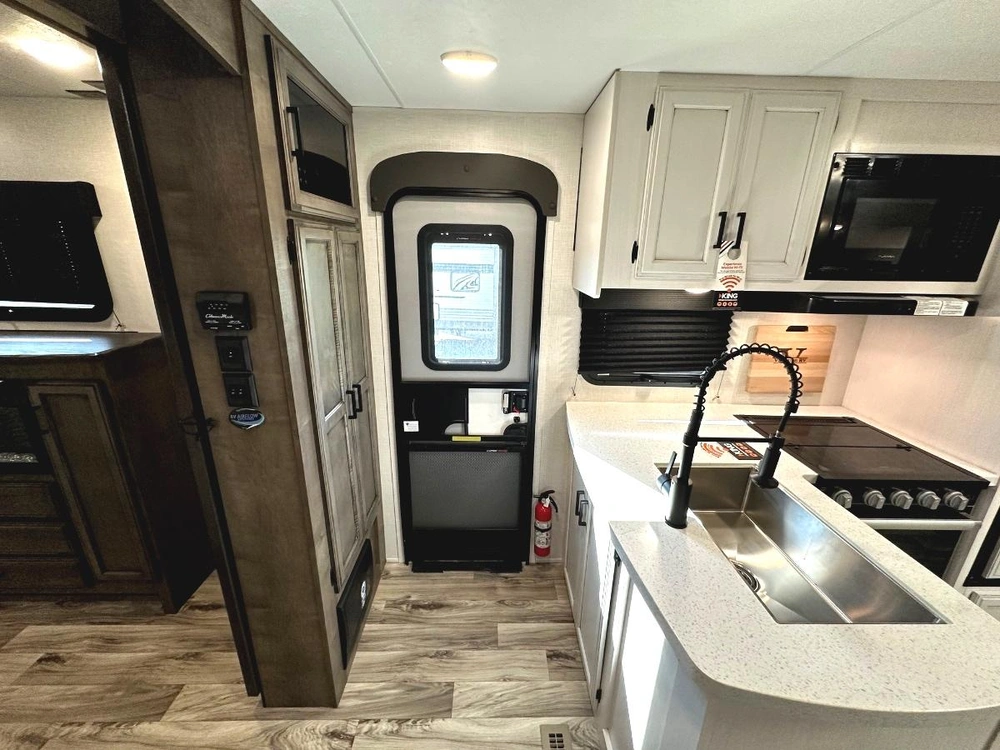 2023 Venture Rv Sporttrek 312vbh alt