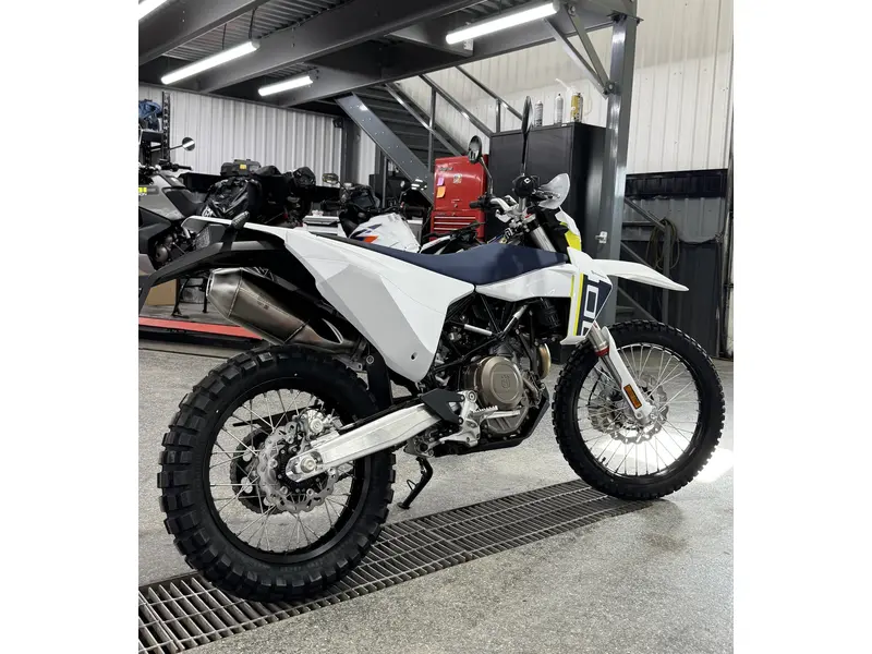 2027 Husqvarna 701 ENDURO thumbnail 2