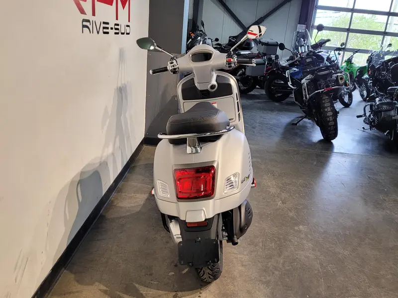 2024 VESPA GTS 300 SUPER TECH *2.99% / 60 mois💳