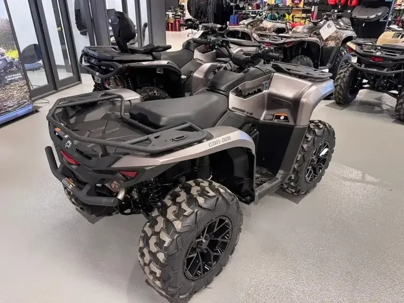 2026 Can-Am OUTLANDER 700 XT thumbnail 3