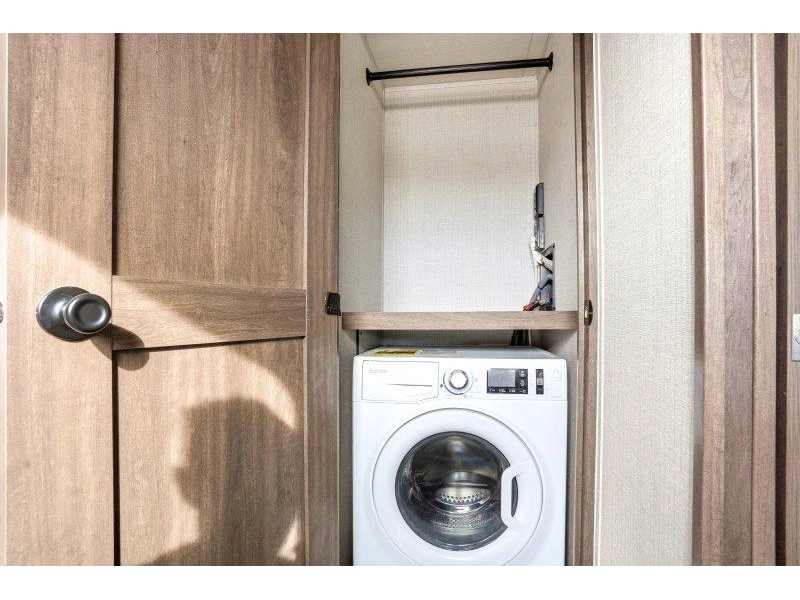 Grand Design Solitude 380fl 2022 alt