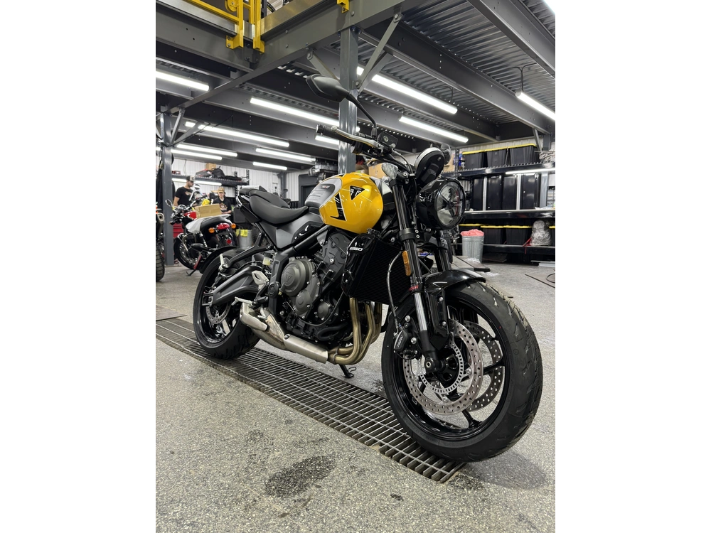 2026 Triumph Trident 660 alt