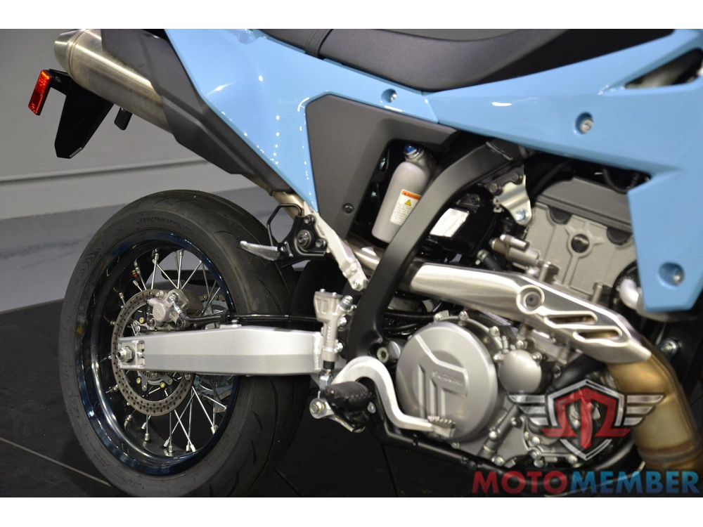 2025 Suzuki Dr-z4sm alt