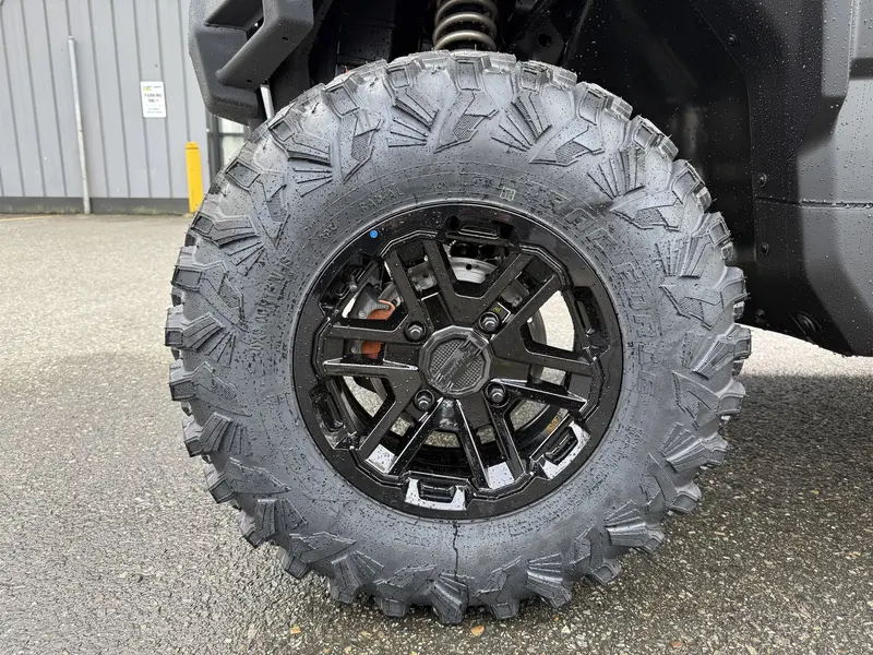 2026 Can-Am DEFENDER MAX LIMITED CAB HD11 thumbnail 11